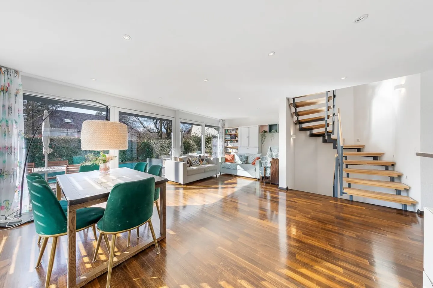 Reihenhaus mit 5,5 Zimmern in einer ruhigen Nachbarschaft - Foto 4 von 13