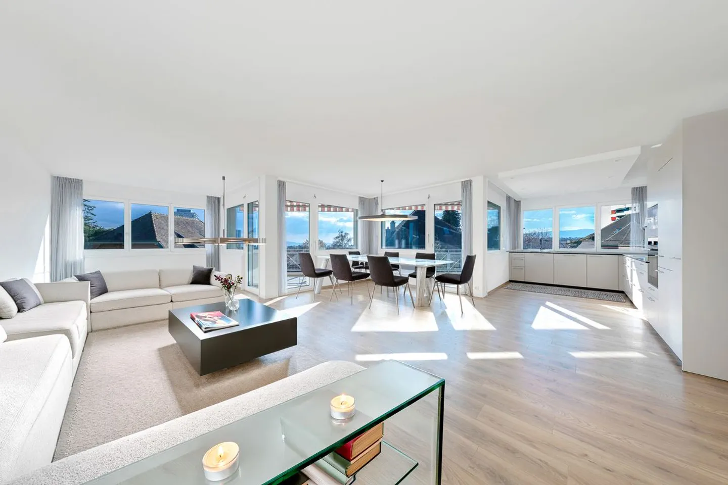 Renovated 5.5-room apartment + independent studio - Photo 1 of 13