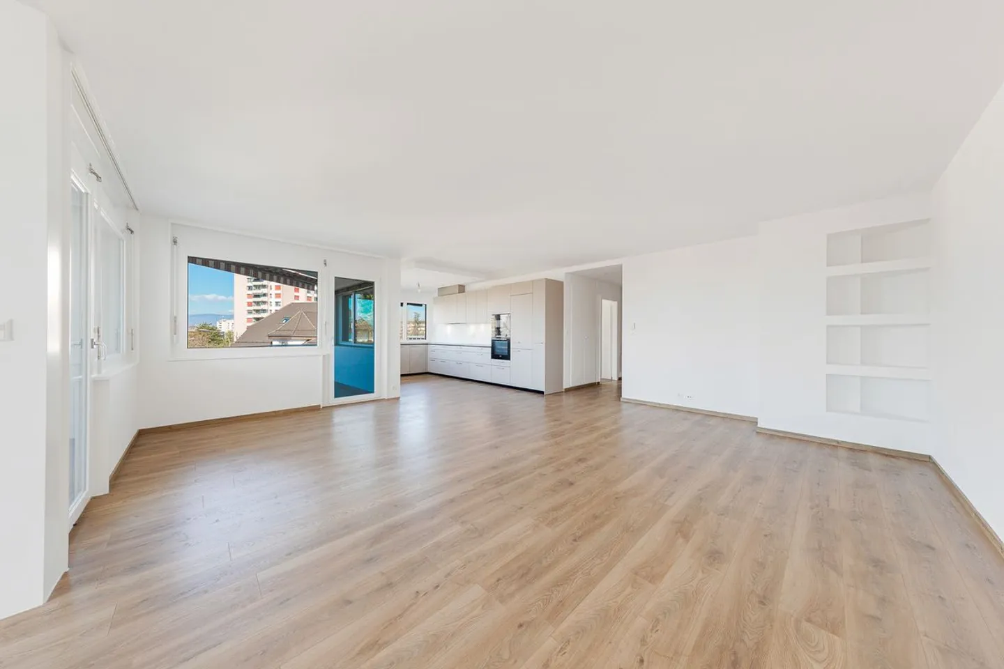 Renovated 5.5-room apartment + independent studio - Photo 5 of 13