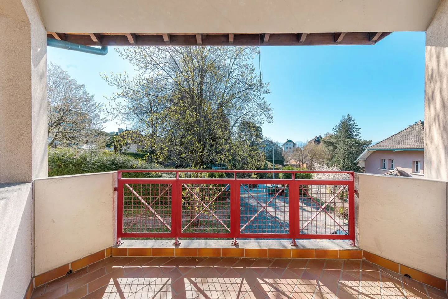 Renovated 5.5-room apartment + independent studio - Photo 9 of 13