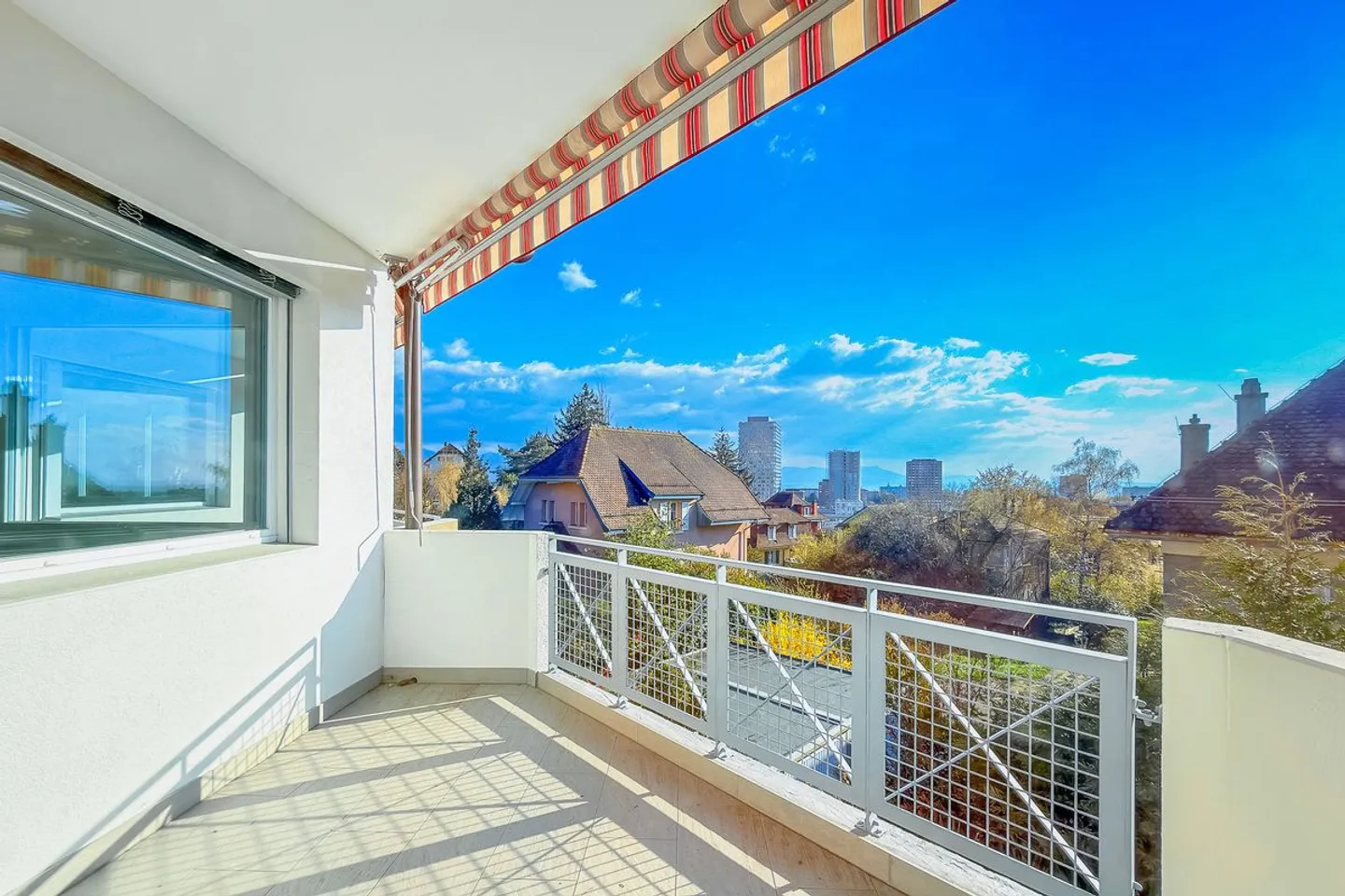 Renovated 5.5-room apartment + independent studio - Photo 10 of 13