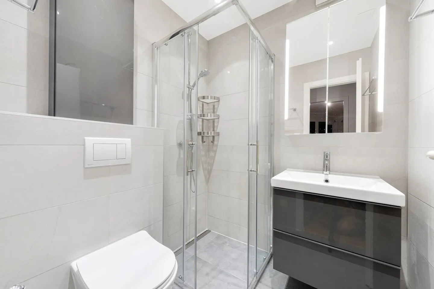 Renovated 5.5-room apartment + independent studio - Photo 12 of 13