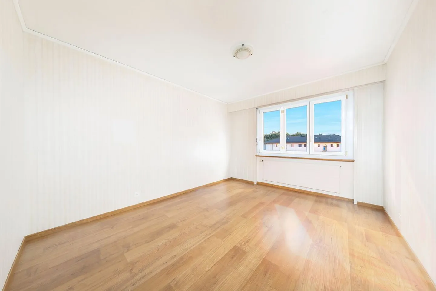 Exclusivity | Bright 3.5 rooms with balcony and parking - Photo 7 of 13