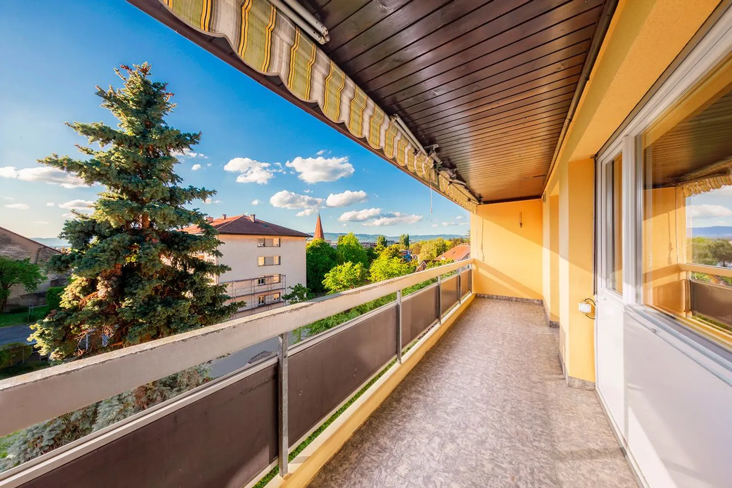 Exclusivity | Bright 3.5 rooms with balcony and parking - Photo 2 of 13