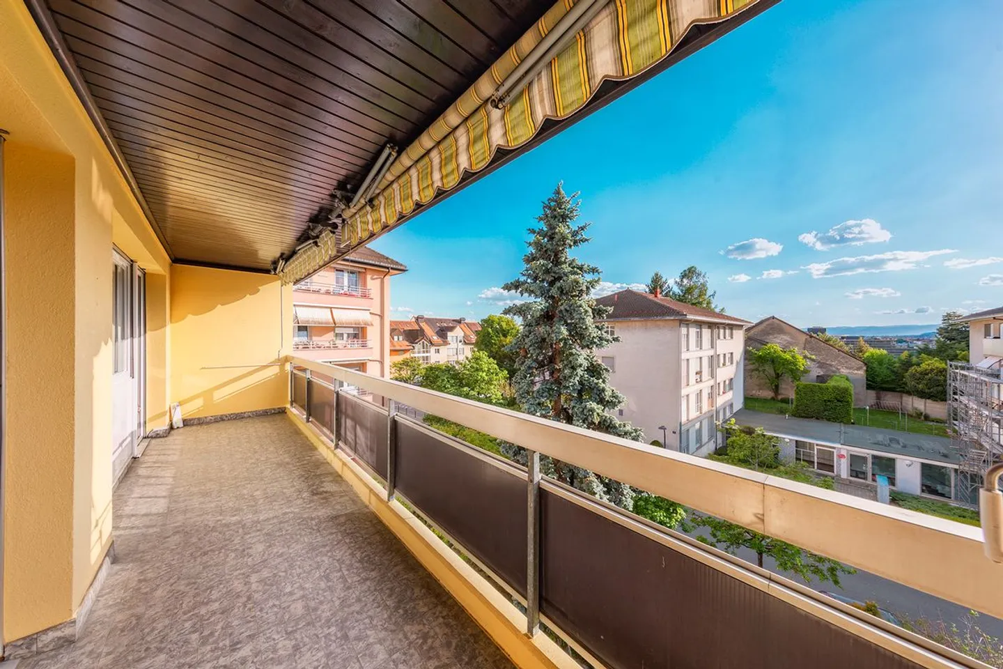 Exclusivity | Bright 3.5 rooms with balcony and parking - Photo 4 of 13