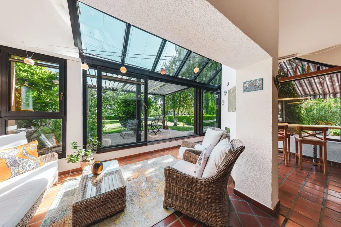Charming Twin Villa with Garden - Photo 4 of 13