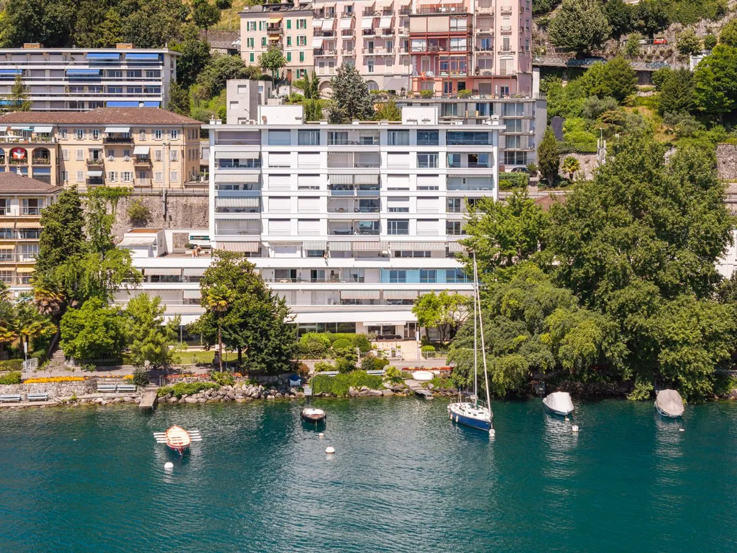 Luxury Apartment on Lake Geneva - Photo 11 of 11