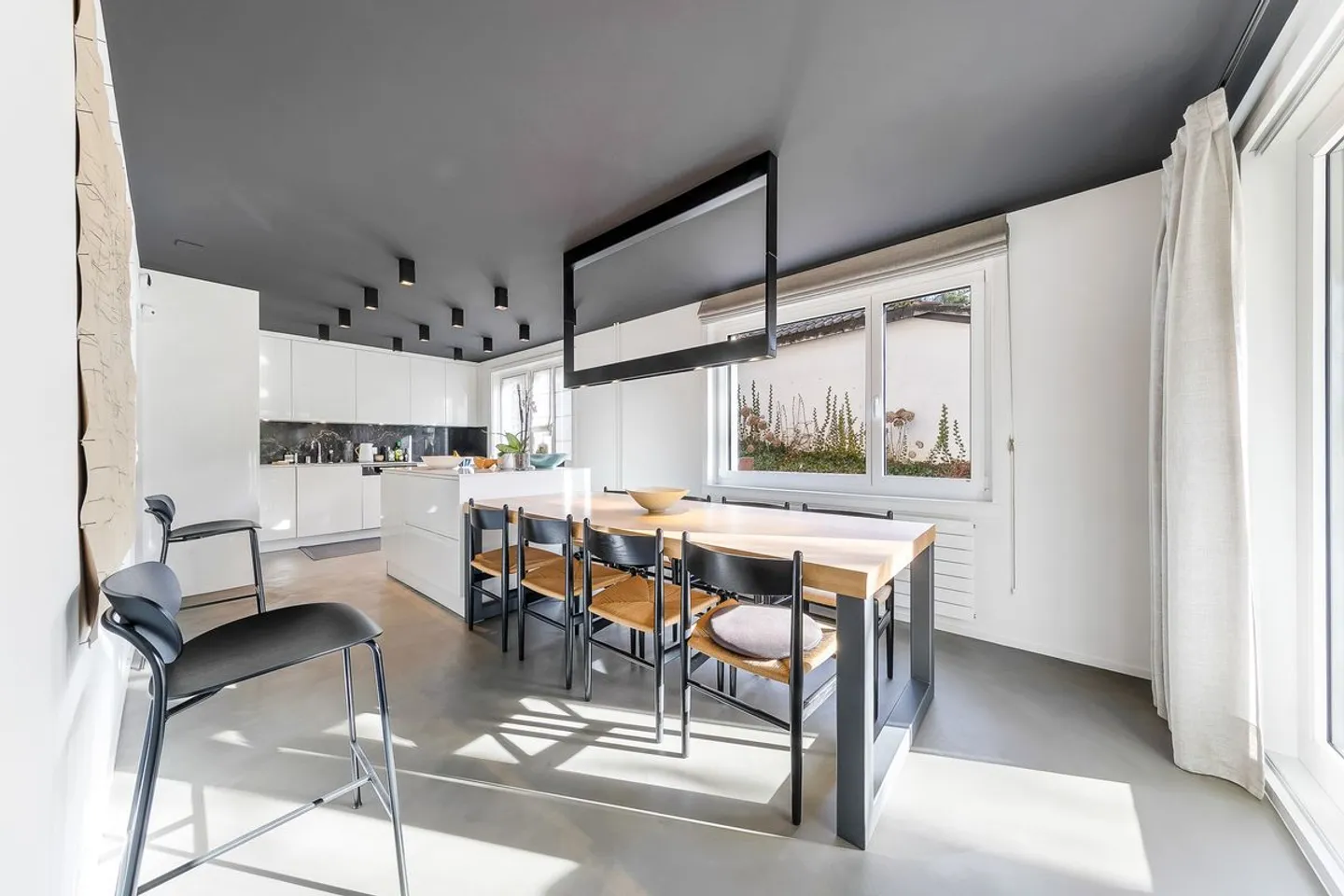 Magnificent detached house just steps from the Ecole Nouvelle - Photo 4 of 13