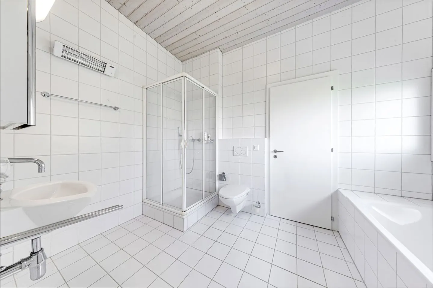 Very beautiful property with panoramic views of the lake and the Alps - Photo 12 of 13