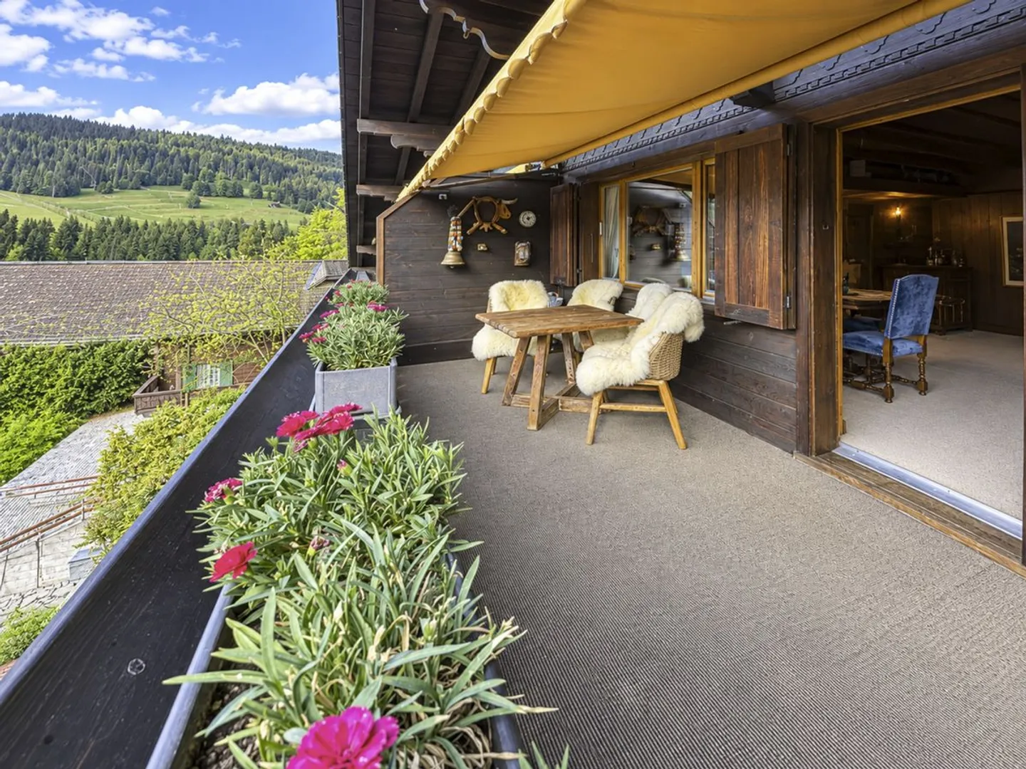 Charming appartment in the center of Gstaad - Valley & Palace views - Photo 5 of 13