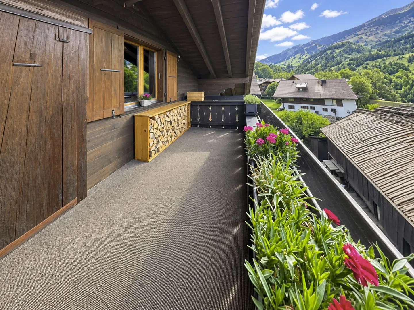 Charming appartment in the center of Gstaad - Valley & Palace views - Photo 4 of 13