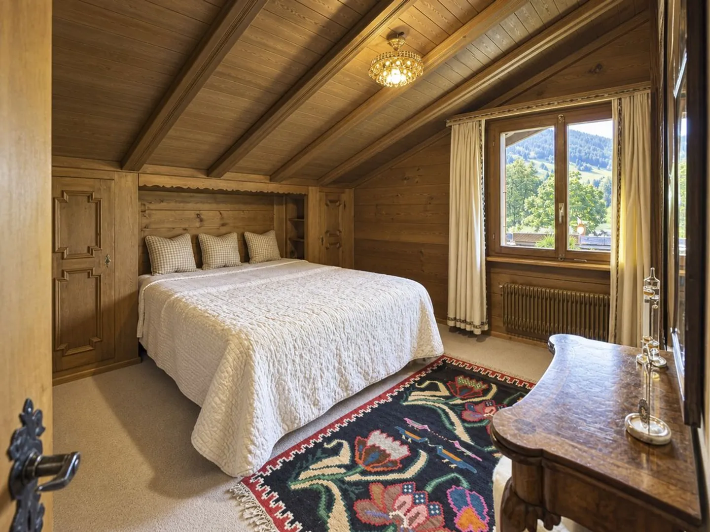 Charming appartment in the center of Gstaad - Valley & Palace views - Photo 9 of 13