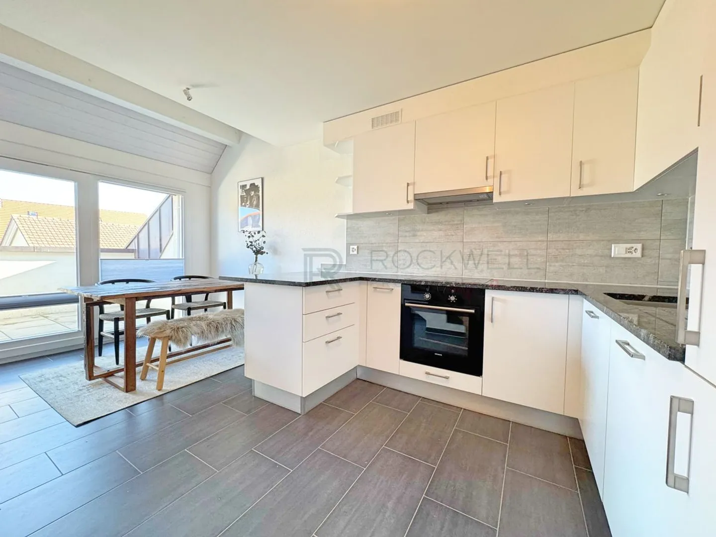 Recent 4.5-room duplex with 2 parking spaces and independent cellar - Photo 1 of 10