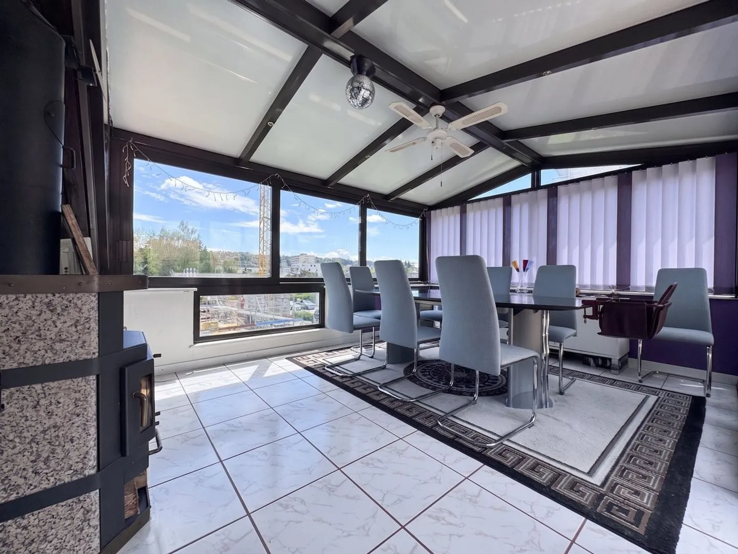 Yverdon - Duplex-Penthouse mit 5,5 Zimmern, großer Terrasse und Winterveranda - Foto 5 von 13