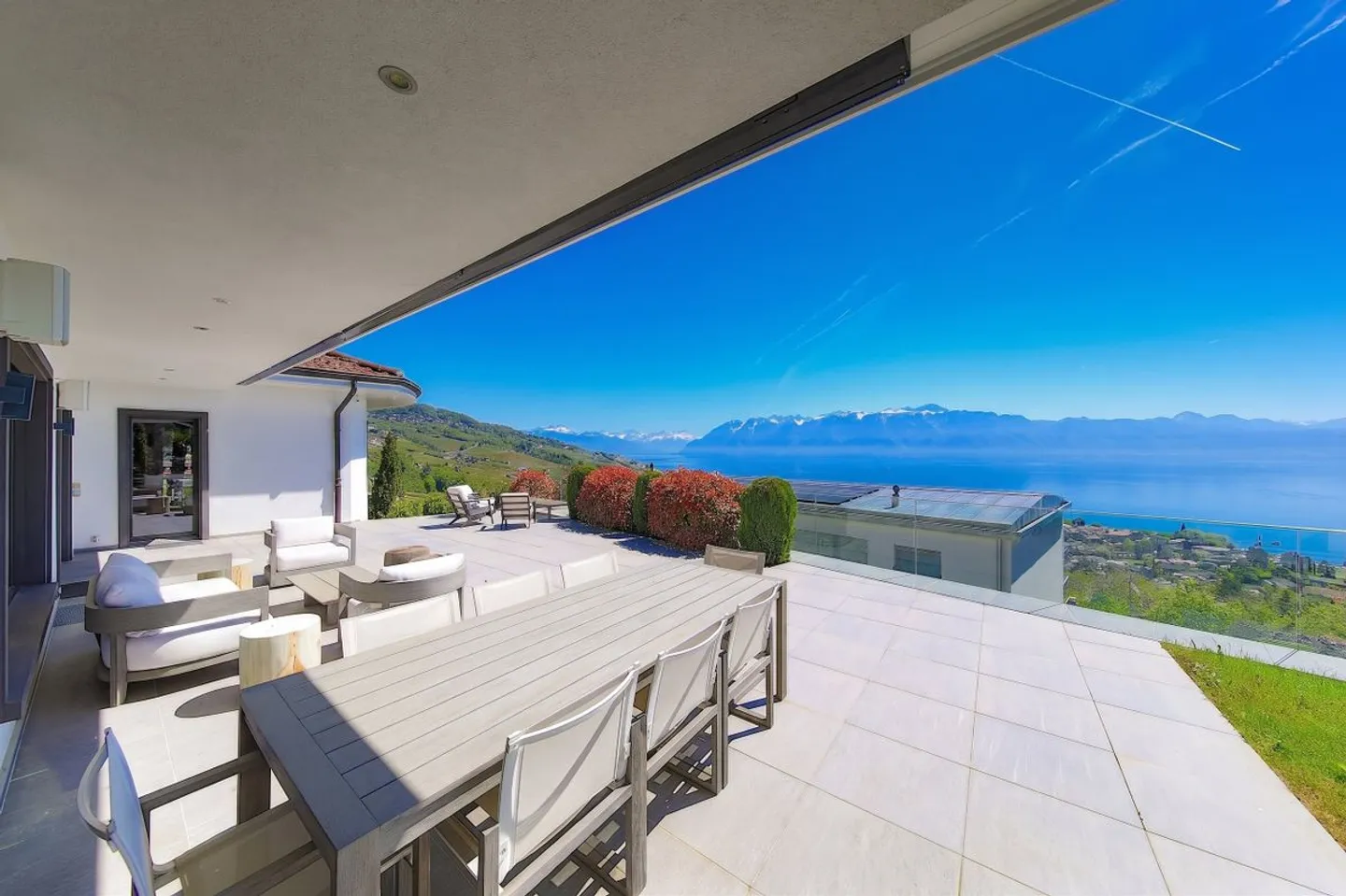 Villa d'exception avec vue sur le lac - Photo 1 sur 13