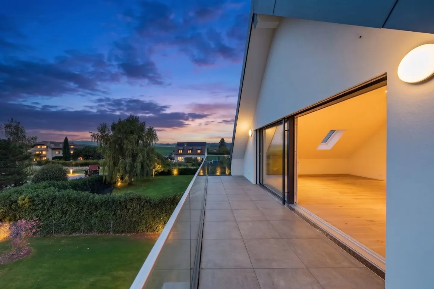 New, delivered, available: your penthouse in Saint-Prex is waiting for you - Photo 12 of 13