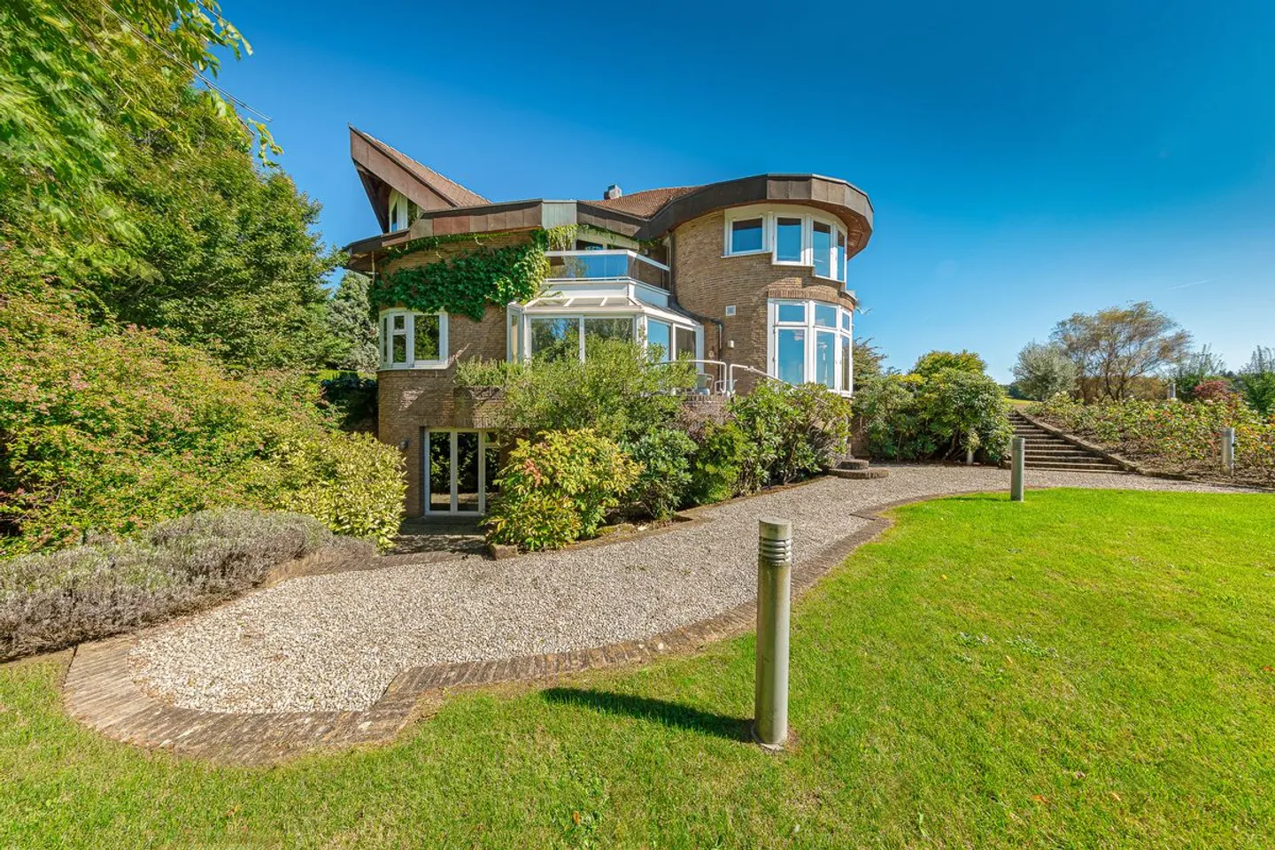 Sublime architect-designed villa at the gates of Lausanne - Photo 3 of 13