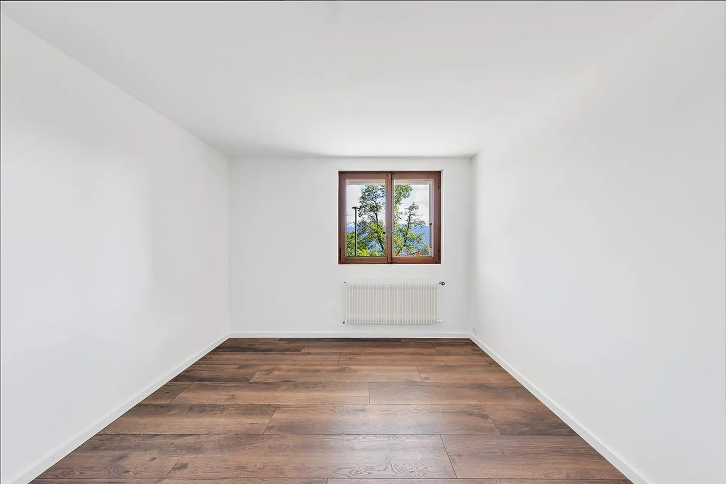 Incantevole villa indipendente completamente ristrutturata con vista panoramica sul lago - Foto 10 di 13