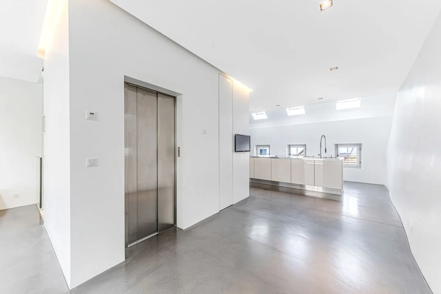 RIDUZIONE DEL PREZZO - 349M2 NEL CENTRO DI VEVEY - OPPORTUNITÀ UNICA! - Foto 7 di 13