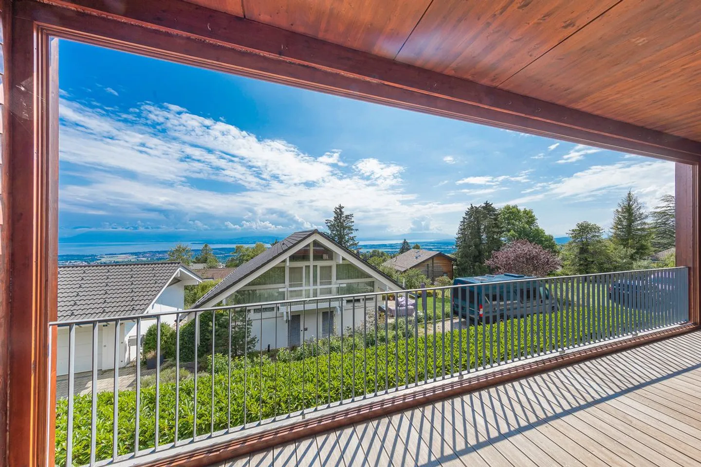 Bellissima proprietà con vista panoramica sul lago e sulle Alpi - Foto 5 di 13