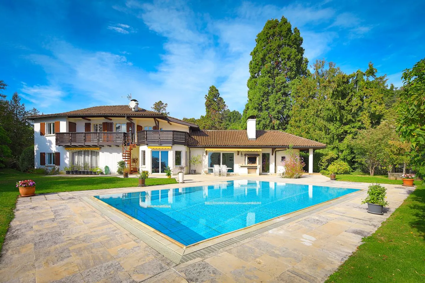 A Dream Home in Chexbres - Pool and Panoramic Views of Lake Geneva and the Alps - Photo 1 of 11