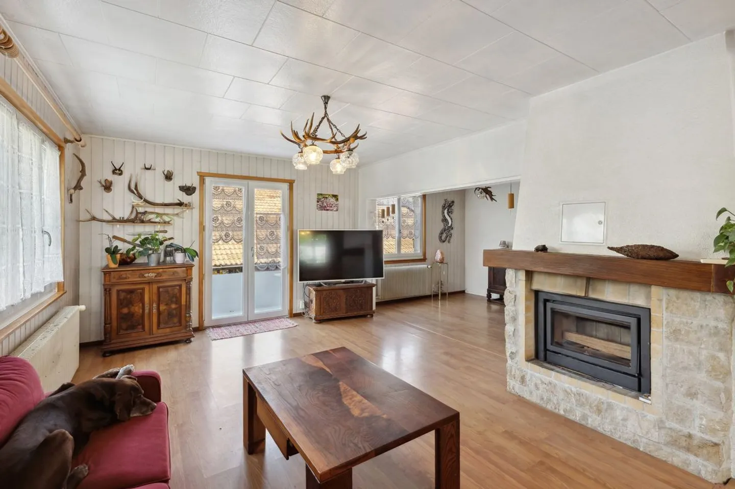 Individual villa with large independent studio and multiple possibilities on large plot - Photo 8 of 13