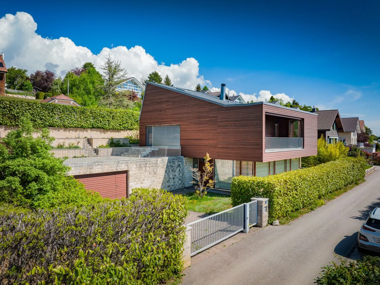 Very beautiful property with panoramic views of the lake and the Alps - Photo 1 of 13