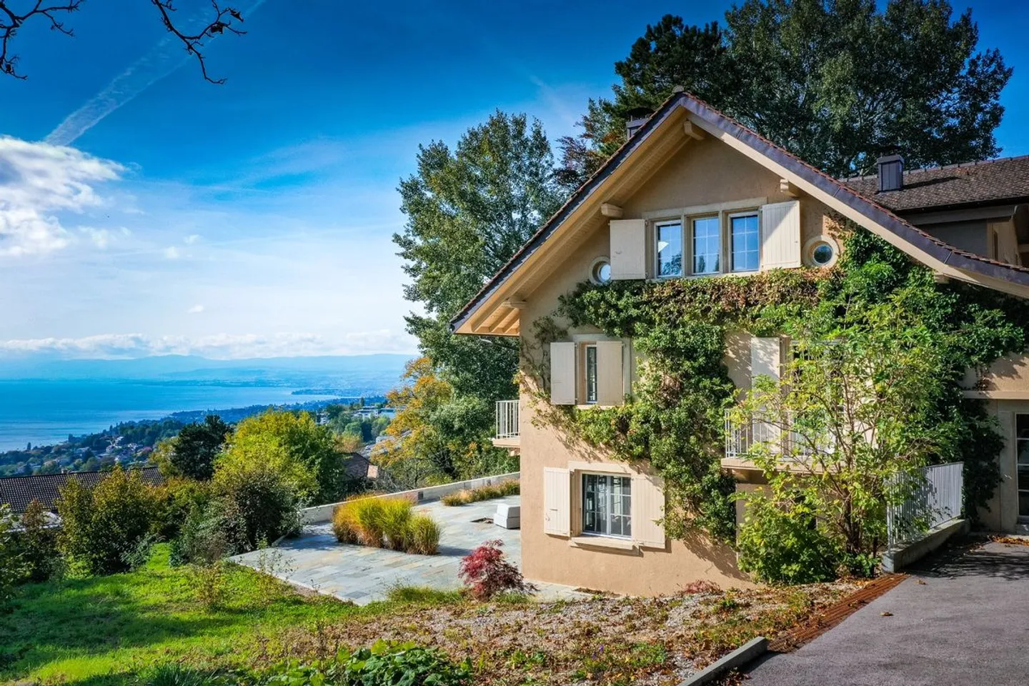 Magnificent property with development potential - Photo 3 of 13