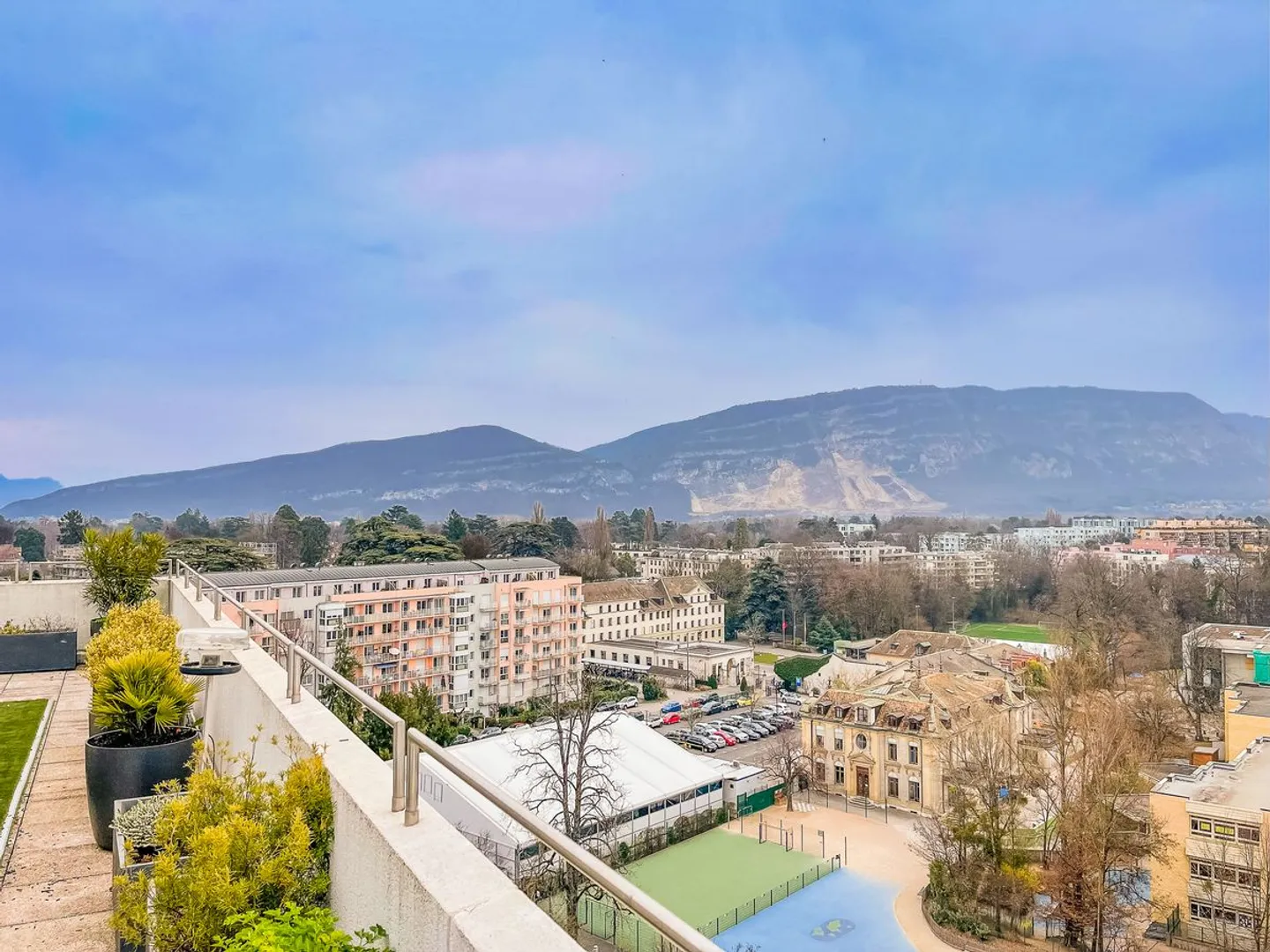 Attique duplex d'exception avec terrasse panoramique et vue sur le lac  - Photo 1 sur 6