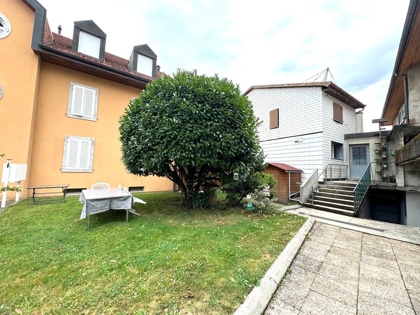 2 fully renovated duplexes for sale in the same building - Photo 5 of 5