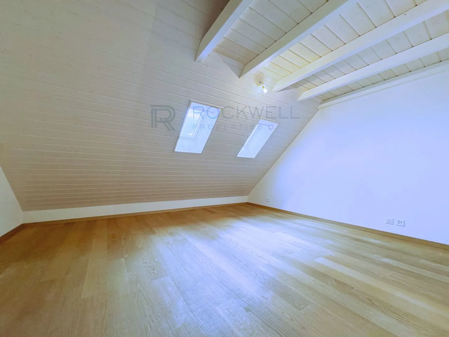 Recent 4.5-room duplex with 2 parking spaces and independent cellar - Photo 7 of 10
