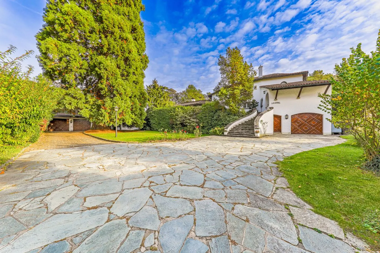 A Dream Home in Chexbres - Pool and Panoramic Views of Lake Geneva and the Alps - Photo 11 of 11