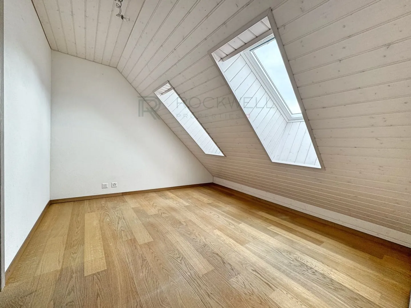 Recent 4.5-room duplex with 2 parking spaces and independent cellar - Photo 6 of 10
