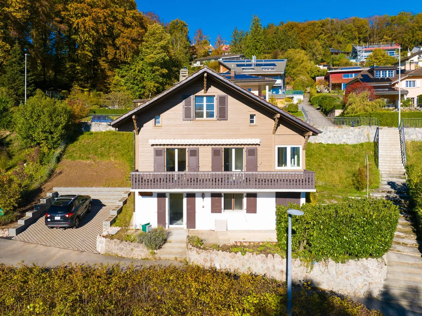 Incantevole villa indipendente completamente ristrutturata con vista panoramica sul lago - Foto 3 di 13