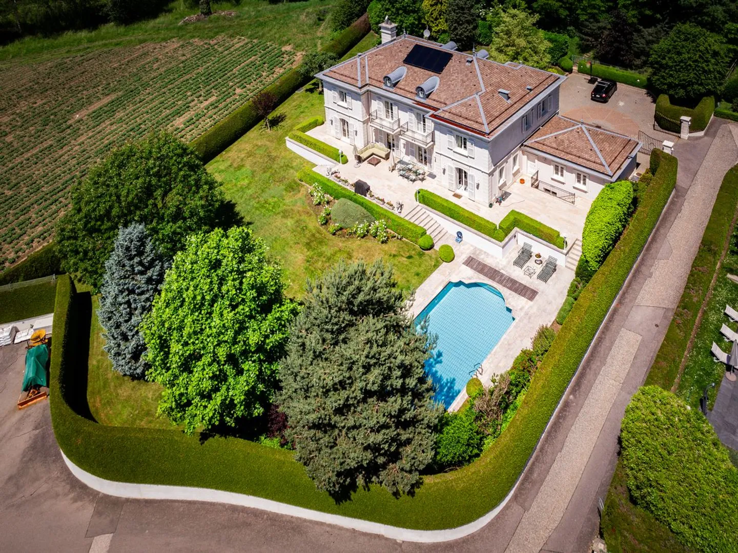 Charming intimate residence in a sought-after residential area - Photo 7 of 13