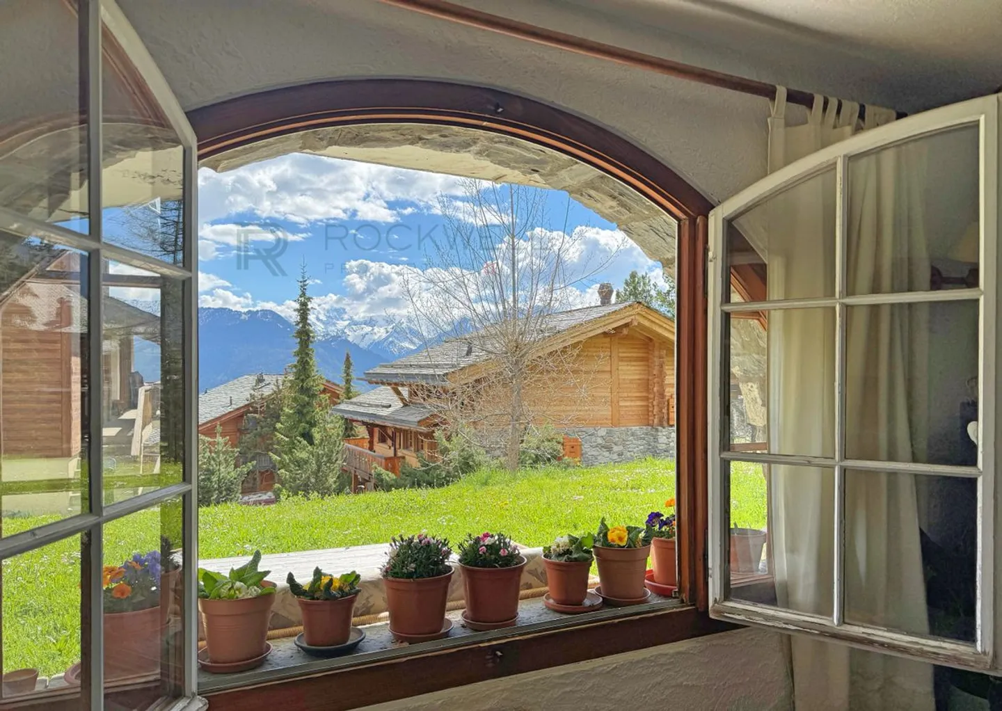 Rare object! In the heart of Verbier, chalet with two units authorized as a secondary residence - Photo 6 of 13