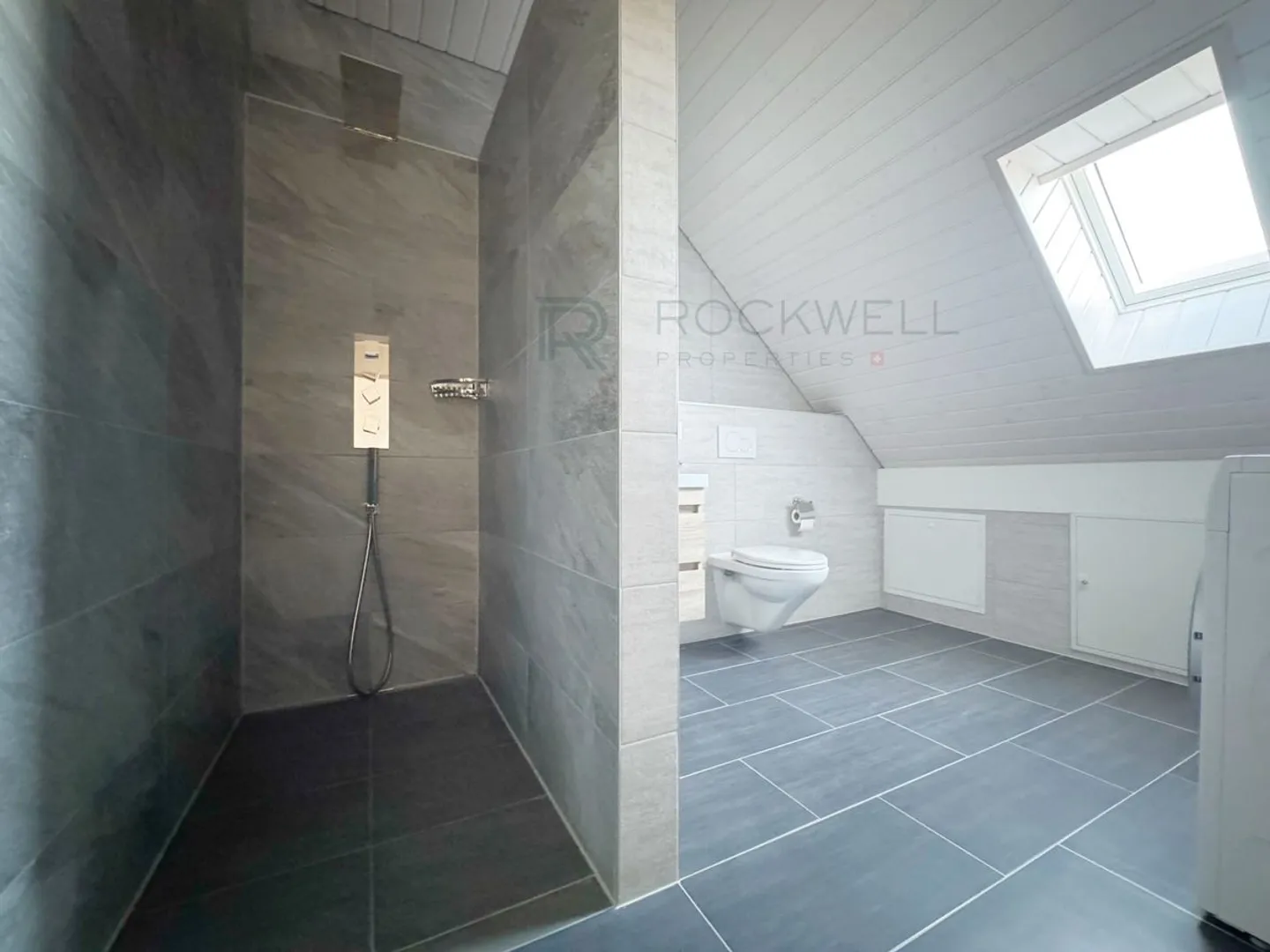 Recent 4.5-room duplex with 2 parking spaces and independent cellar - Photo 9 of 10