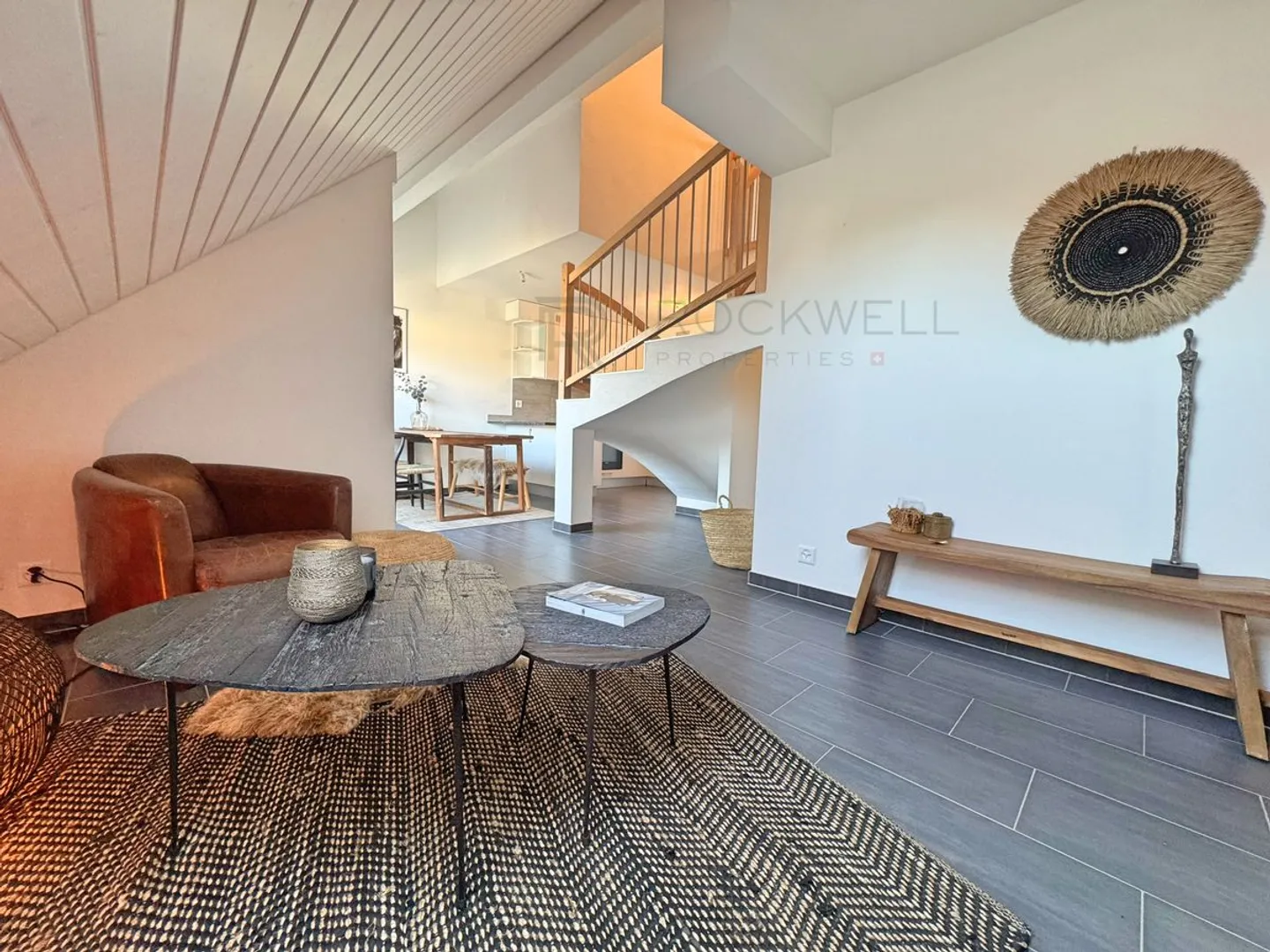Recent 4.5-room duplex with 2 parking spaces and independent cellar - Photo 4 of 10