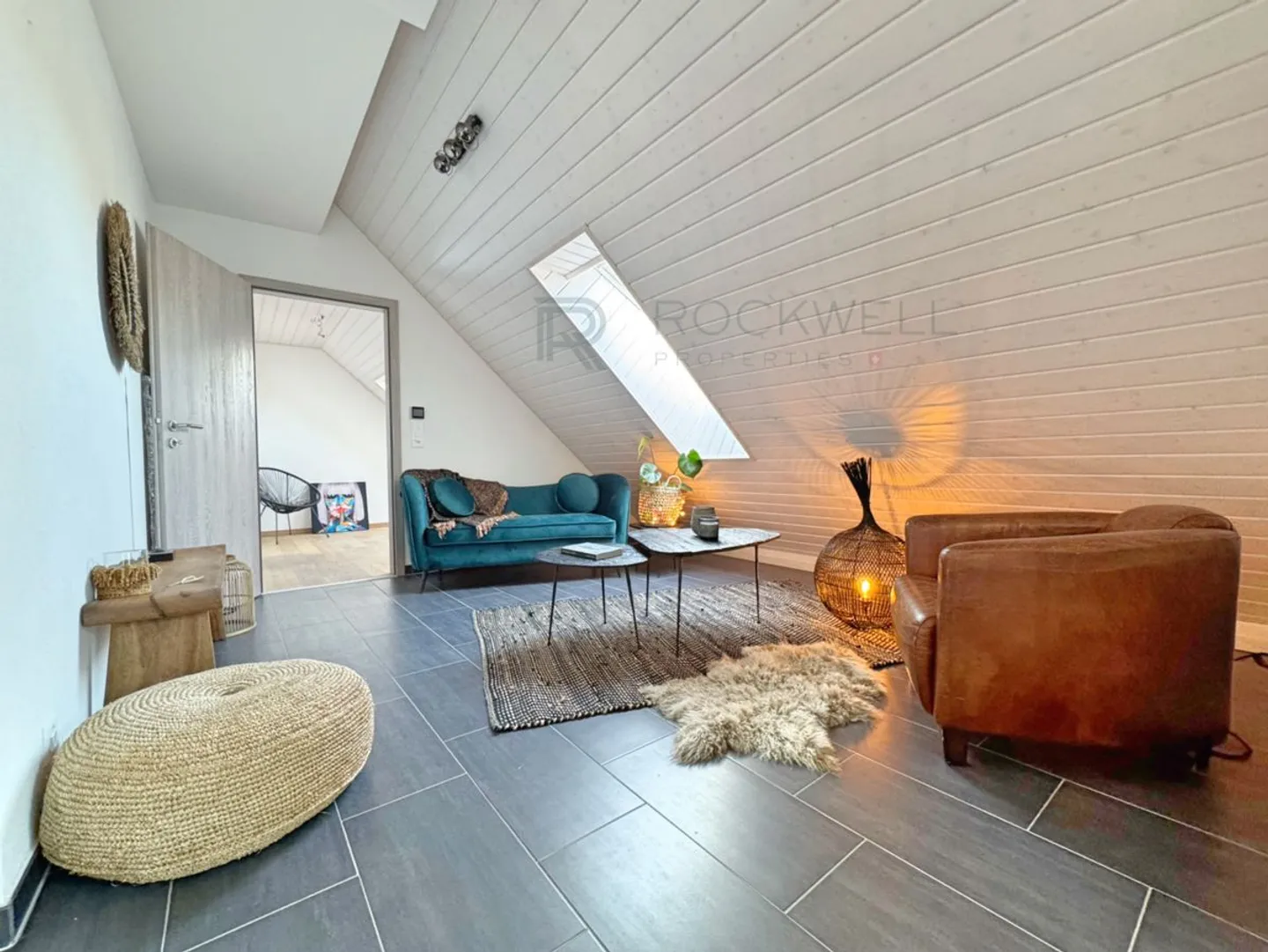 Recent 4.5-room duplex with 2 parking spaces and independent cellar - Photo 5 of 10