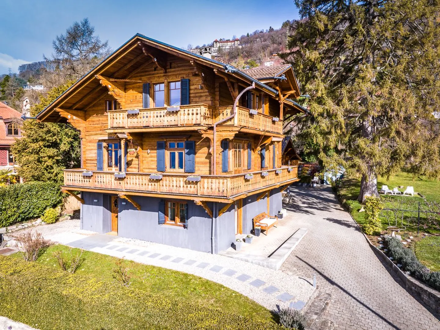 Majestueuse maison avec vue spectaculaire sur le lac alliant contemporain et charme de l'ancien - Photo 2 sur 13
