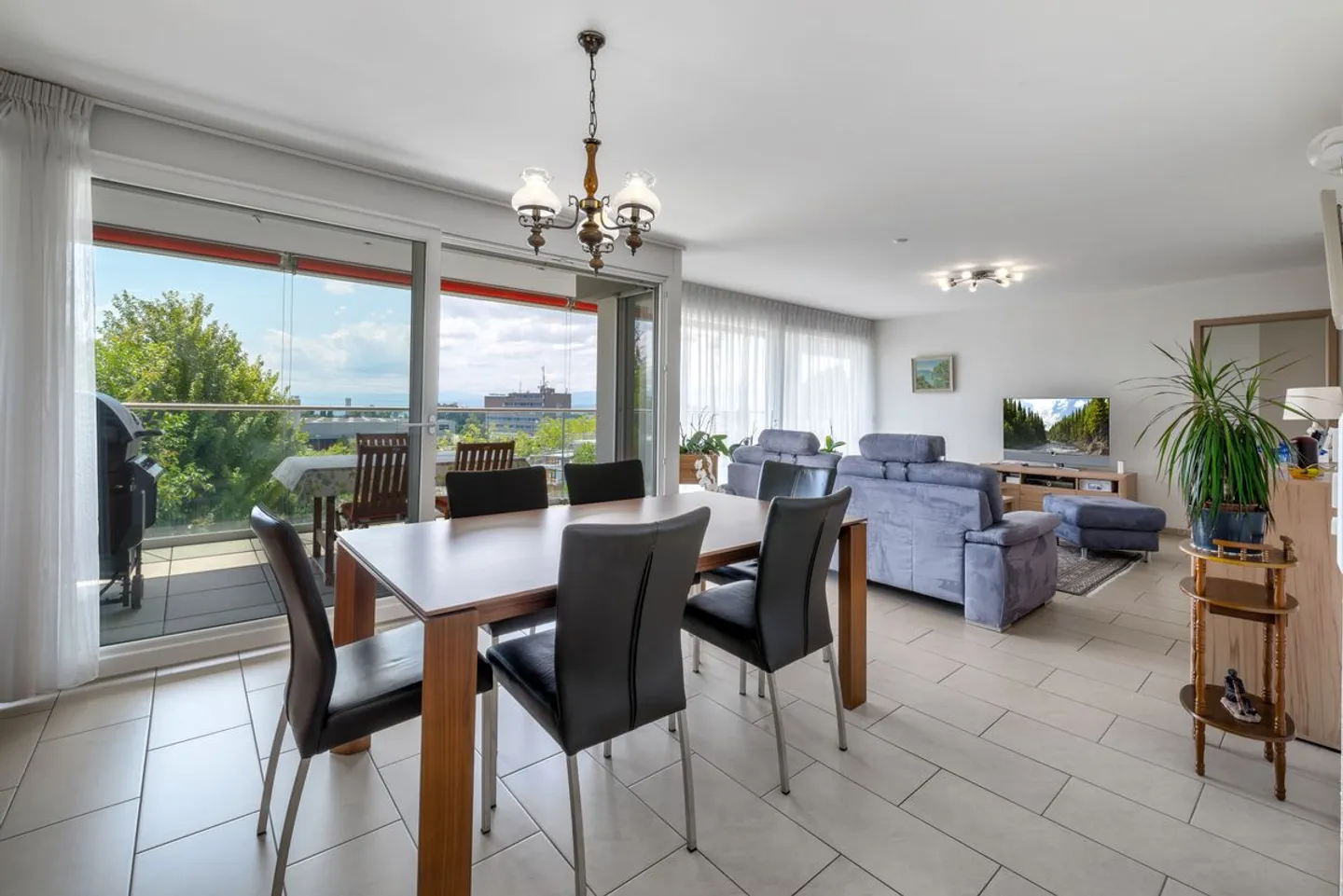 Superbo attico luminoso nel cuore di Mont-sur-Lausanne - Foto 3 di 5