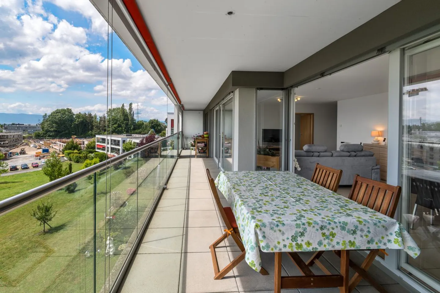 Superbo attico luminoso nel cuore di Mont-sur-Lausanne - Foto 2 di 5