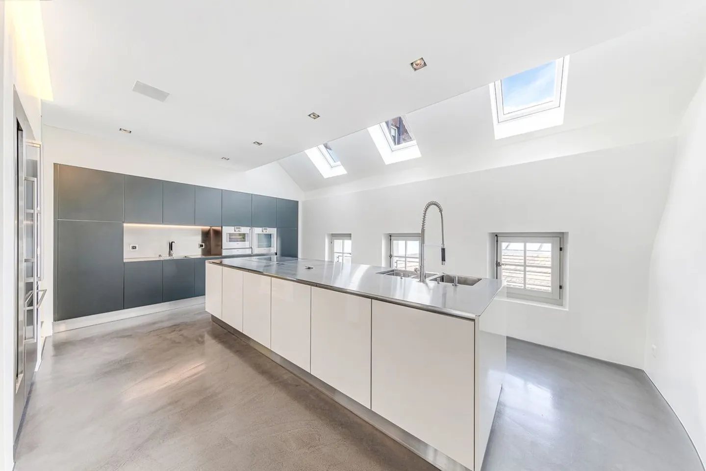 RIDUZIONE DEL PREZZO - 349M2 NEL CENTRO DI VEVEY - OPPORTUNITÀ UNICA! - Foto 5 di 13