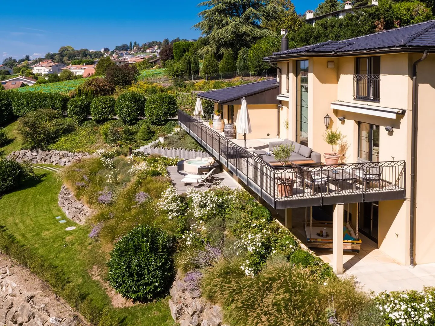 Villa eccezionale con vista mozzafiato, tra lago e natura - Foto 5 di 13