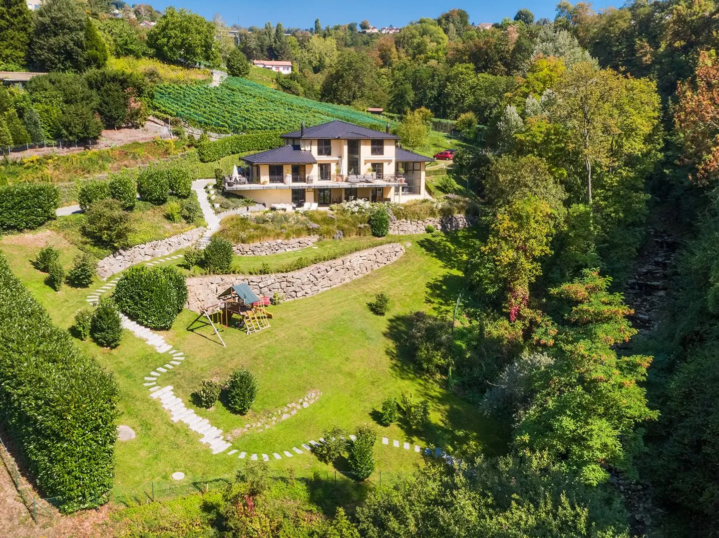 Villa eccezionale con vista mozzafiato, tra lago e natura - Foto 2 di 13