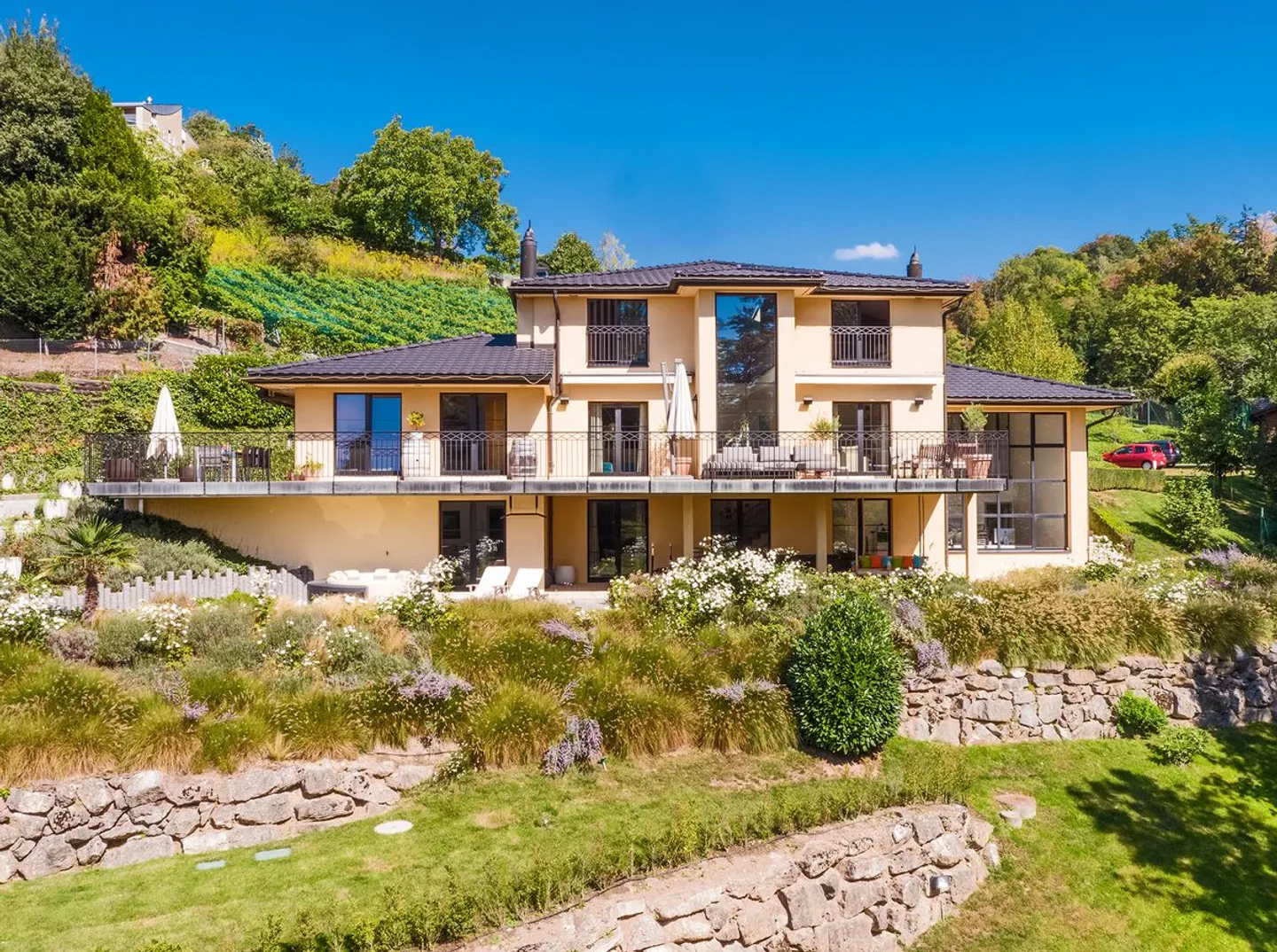 Villa eccezionale con vista mozzafiato, tra lago e natura - Foto 4 di 13