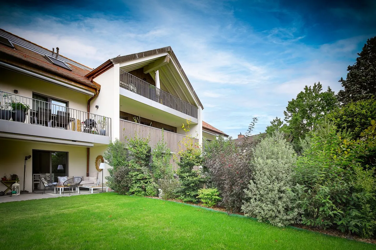 En exclusivité! Très joli duplex de qualité supérieure!  - Photo 2 sur 13