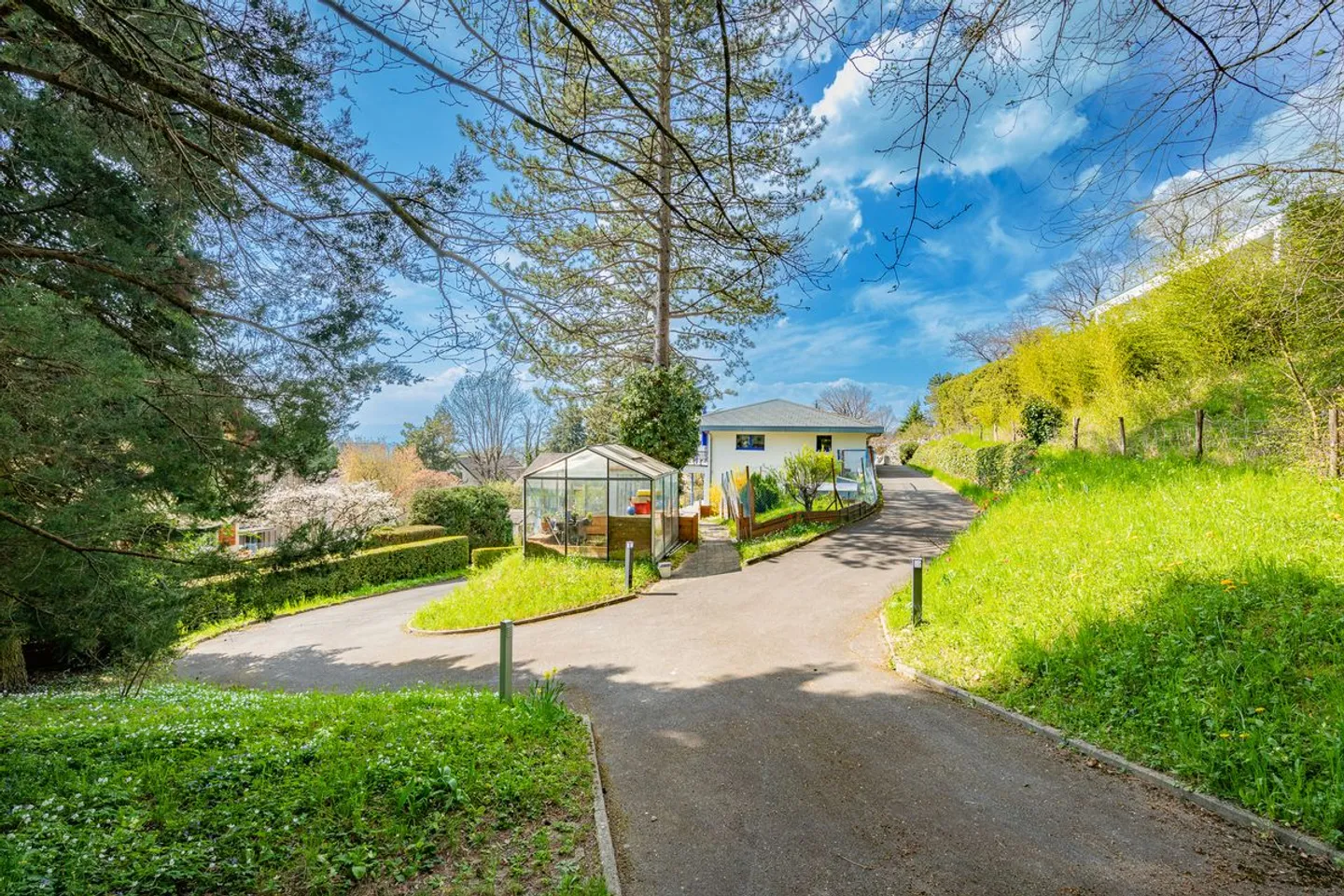 NEW PRICE! Superb 8.5-room villa with heated pool - Photo 6 of 13