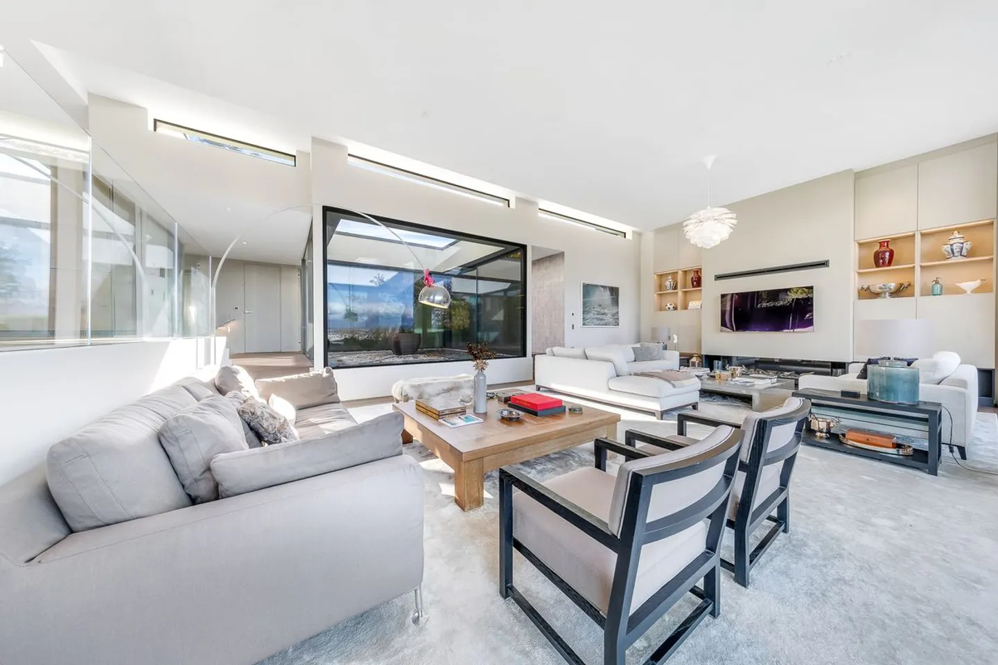 Außergewöhnliche zeitgenössische Villa - Privater Zugang zum See - Foto 7 von 13