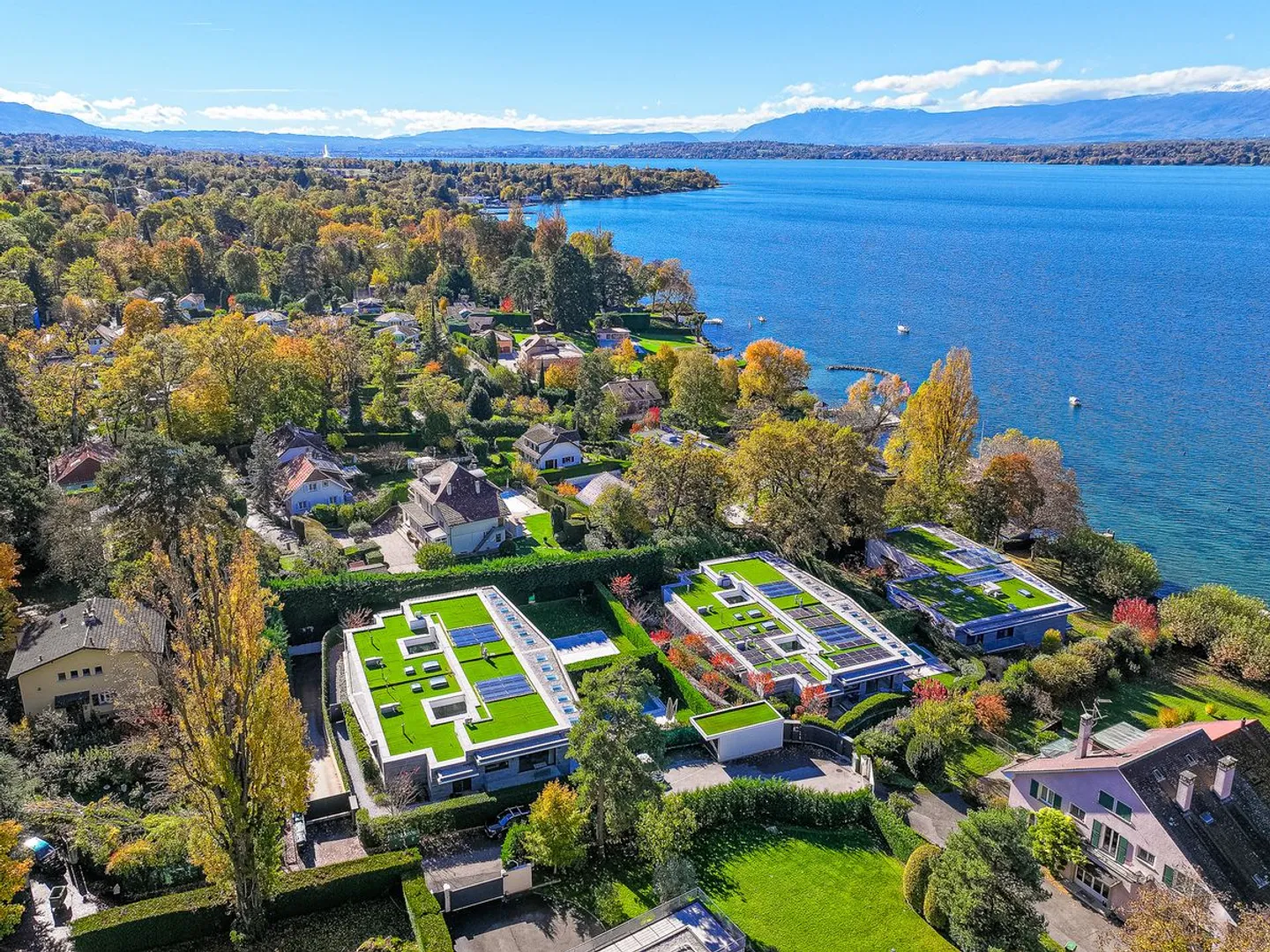 Außergewöhnliche zeitgenössische Villa - Privater Zugang zum See - Foto 2 von 13